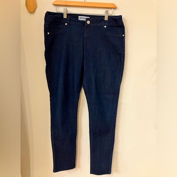 2 Pairs of Jeans. Nygard size 14 and Santa size 12. Both fit like a 14. - Picture 1 of 2